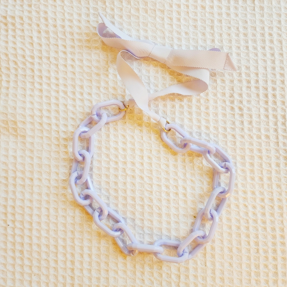 Chain Link Acrylic Ribbon Necklace